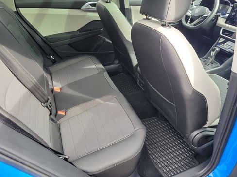 Certified 2025 Volkswagen Taos SE w/ Panoramic Sunroof Package image 33