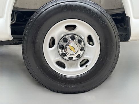 Used 2025 Chevrolet Express 3500 LT w/ LT Preferred Equipment Group RWD image 33