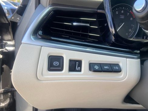 Used 2025 Cadillac XT6 Premium Luxury w/ Technology Package AWD/4WD image 23