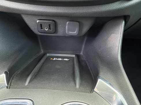 Used 2023 Chevrolet Traverse LT FWD image 27