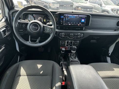 Certified 2025 Jeep Wrangler Unlimited Rubicon 4xe w/ Convenience Group AWD/4WD image 23