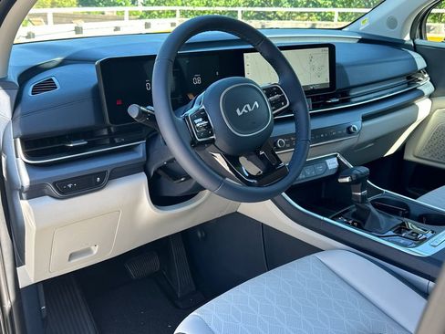 New 2026 Kia Carnival EX FWD image 19