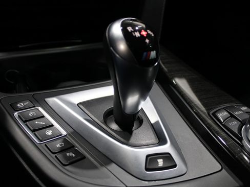 Used 2017 BMW M4 Convertible image 37