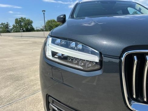 Certified 2022 Volvo XC90 T6 Momentum w/ Climate Package AWD/4WD image 12