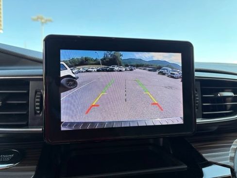 Used 2024 Ford Explorer Limited AWD/4WD image 5
