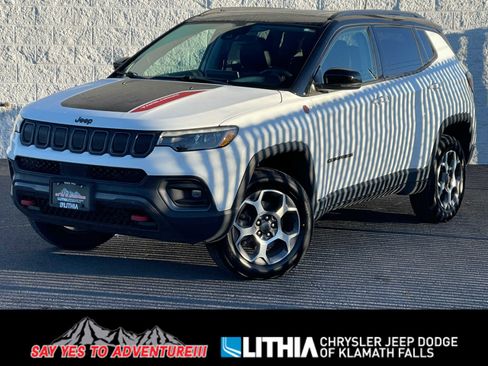 Used 2022 Jeep Compass Trailhawk w/ Trailhawk Elite Group image 1