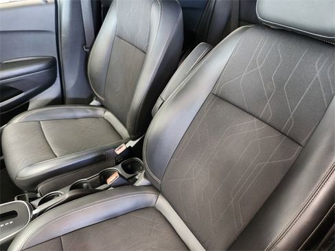 Used 2022 Chevrolet Trax LT w/ LT Convenience Package image 10