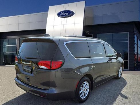 Used 2021 Chrysler Voyager Lxi FWD image 2