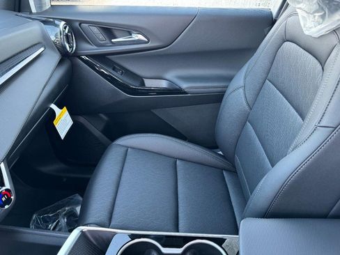 New 2026 Chevrolet Equinox LT w/ Convenience Package II image 8