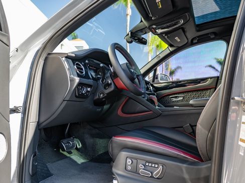 Used 2023 Bentley Bentayga Speed image 2