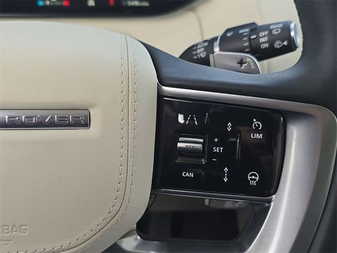 Certified 2025 Land Rover Range Rover SE image 19