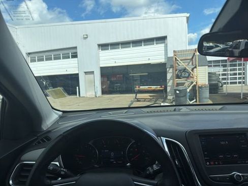 Used 2020 Chevrolet Equinox LT AWD/4WD image 14