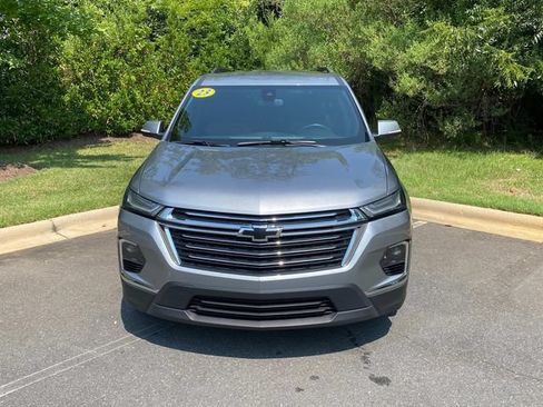Used 2023 Chevrolet Traverse LT FWD image 2