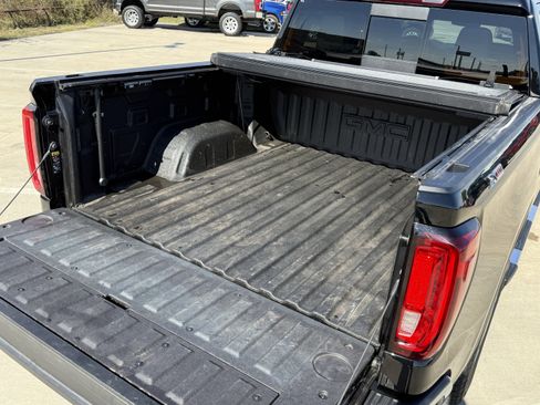 Used 2024 GMC Sierra 1500 SLT image 32