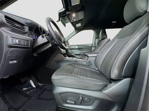 Used 2020 Ford Explorer XLT w/ Comfort Package image 17