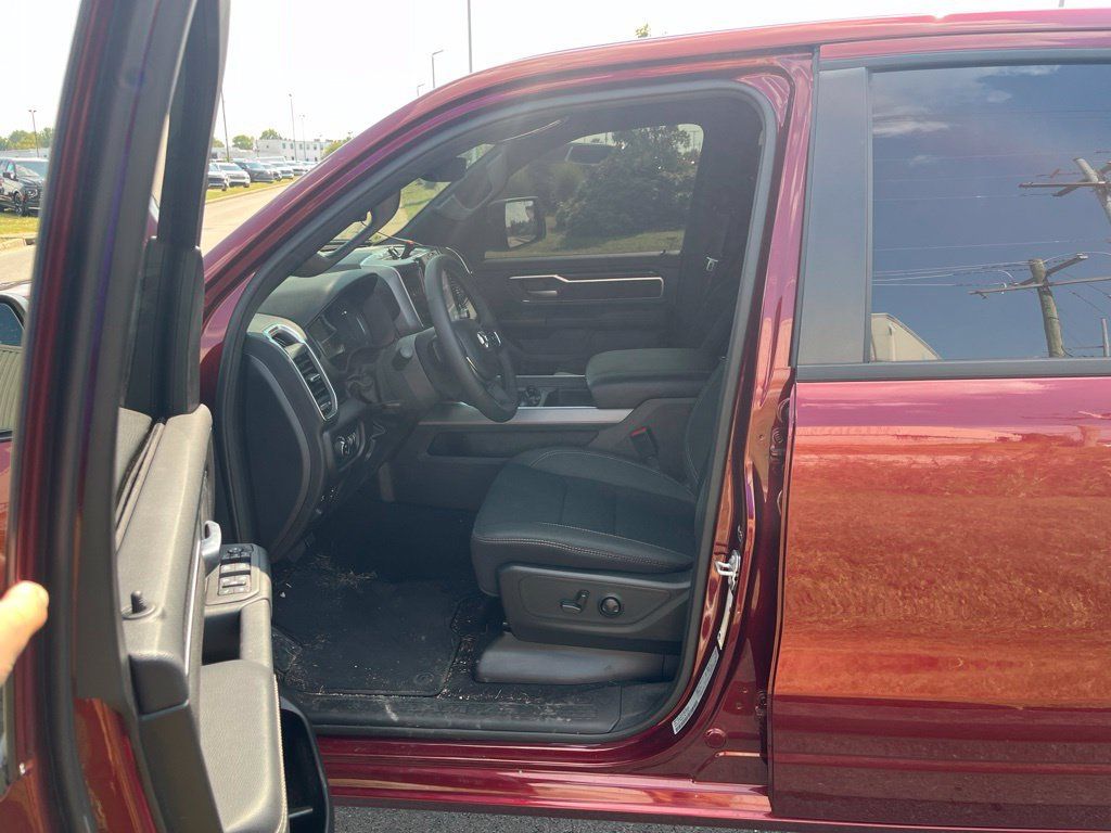 Used 2025 RAM 1500 Big Horn AWD/4WD image 6