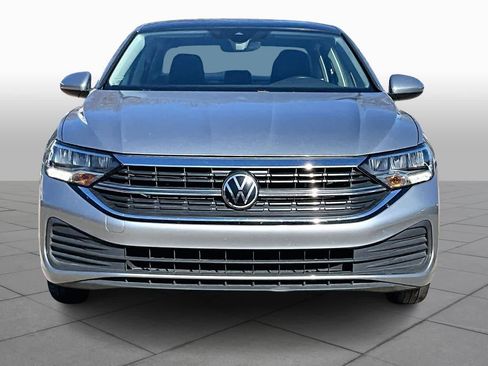 Used 2024 Volkswagen Jetta SE image 3