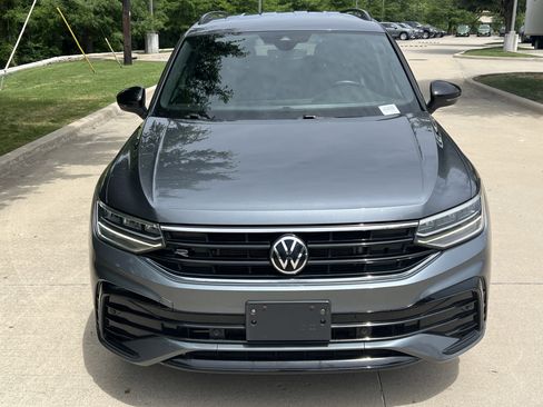 Used 2022 Volkswagen Tiguan SE R-Line FWD image 3
