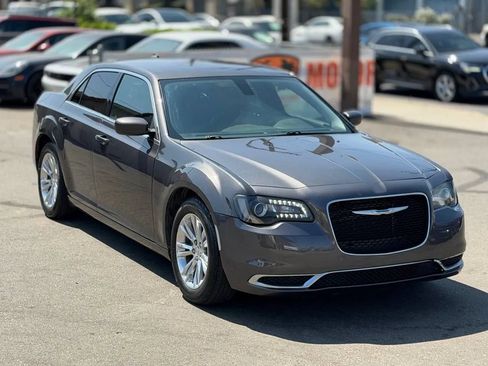 Used 2015 Chrysler 300 Limited RWD image 2
