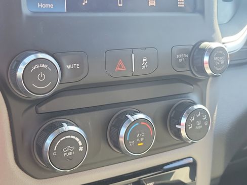 Used 2024 RAM 2500 Big Horn image 31