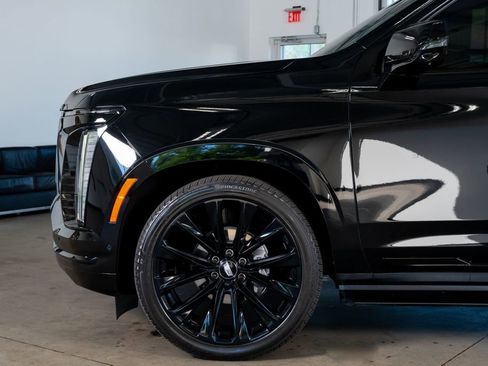 Used 2026 Cadillac Escalade ESV Platinum Sport w/ LPO, ONYX Package image 17