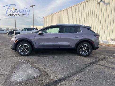 New 2026 Chevrolet Equinox EV LT AWD/4WD image 2