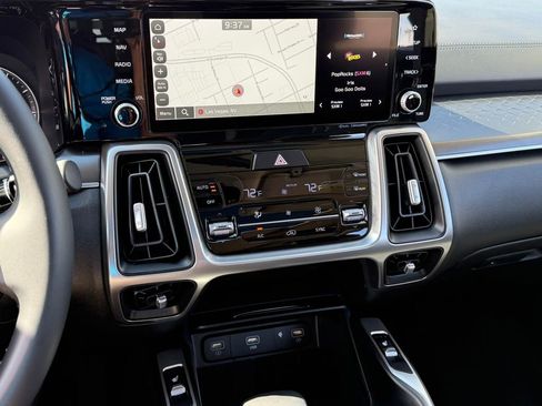 Used 2023 Kia Sorento S w/ Panoramic Sunroof Package image 16