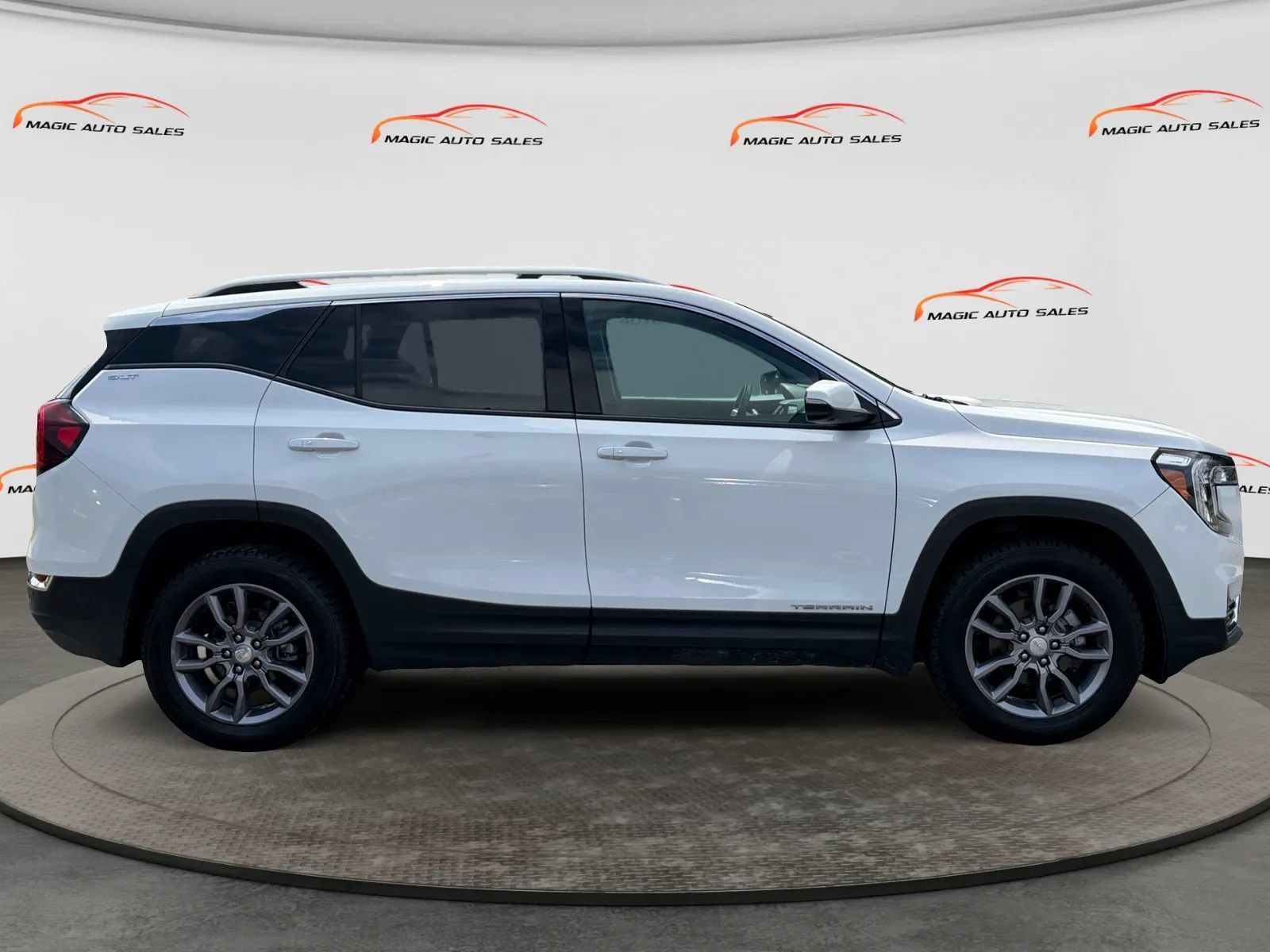Used 2023 GMC Terrain SLT w/ Tech Package AWD/4WD image 6