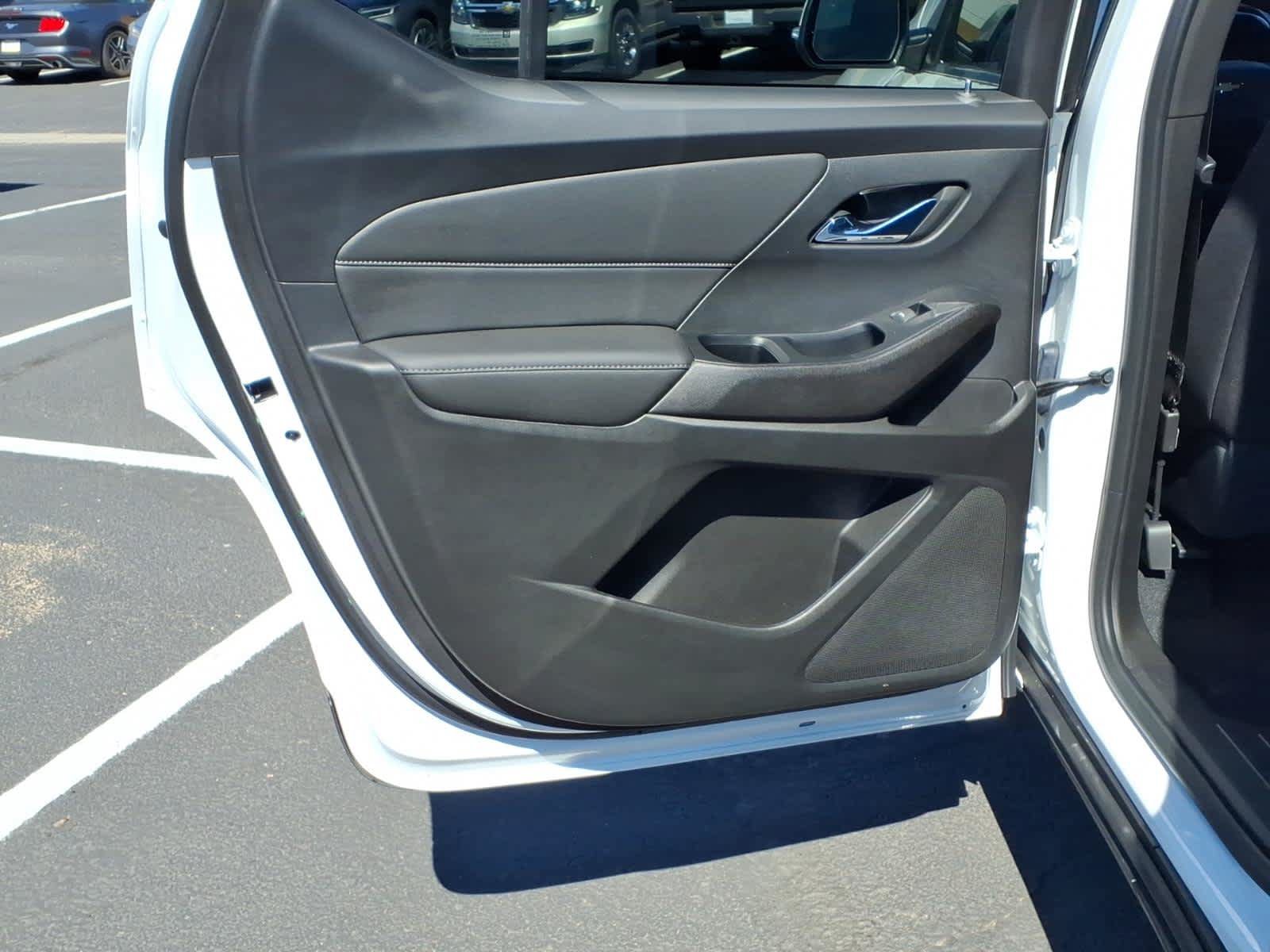 Used 2023 Chevrolet Traverse LT FWD image 22