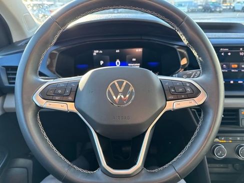 Certified 2022 Volkswagen Taos SE w/ Panoramic Sunroof Package image 17