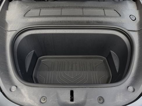 Used 2024 Tesla Model Y Long Range image 29