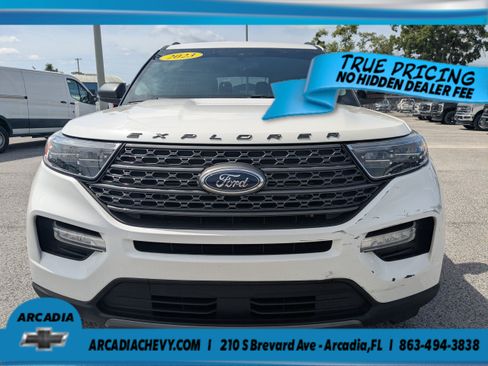 Used 2023 Ford Explorer XLT w/ Equipment Group 202A RWD image 9