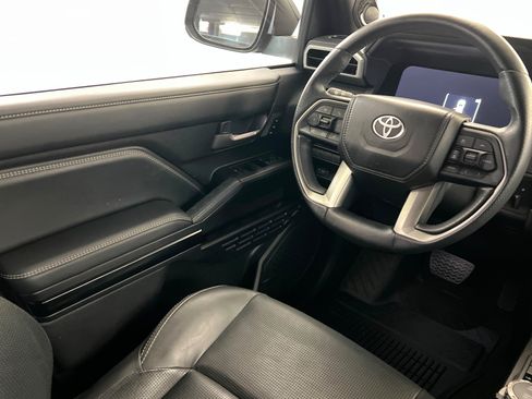 Used 2025 Toyota 4Runner Limited w/ Tow Technology Package AWD/4WD image 12
