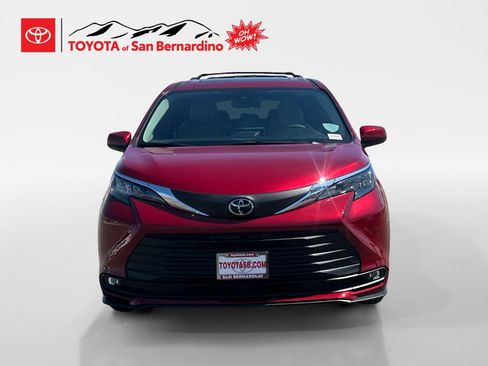 New 2026 Toyota Sienna XLE FWD image 8