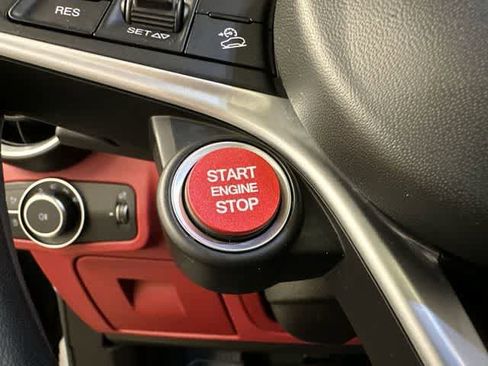 Used 2018 Alfa Romeo Stelvio Ti AWD/4WD image 11