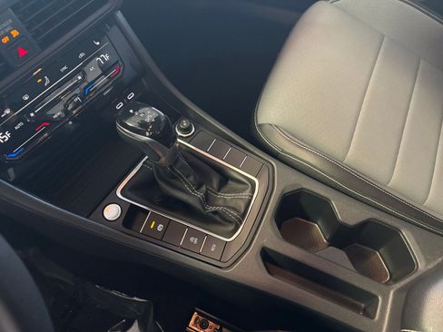 Used 2025 Volkswagen Jetta SE image 40