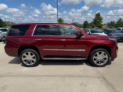 Used 2019 Cadillac Escalade Luxury RWD image 4