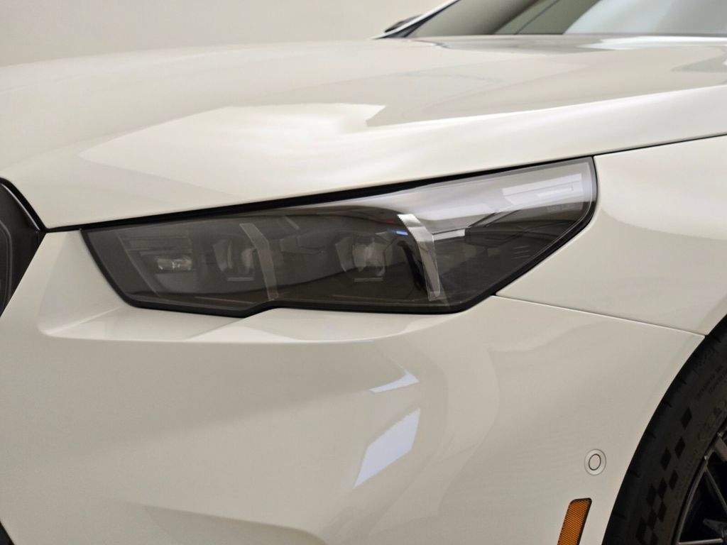 Used 2026 BMW M5 Touring AWD/4WD image 5