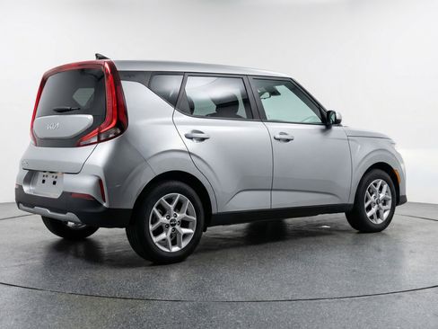 Used 2025 Kia Soul LX w/ LX Technology Package image 9