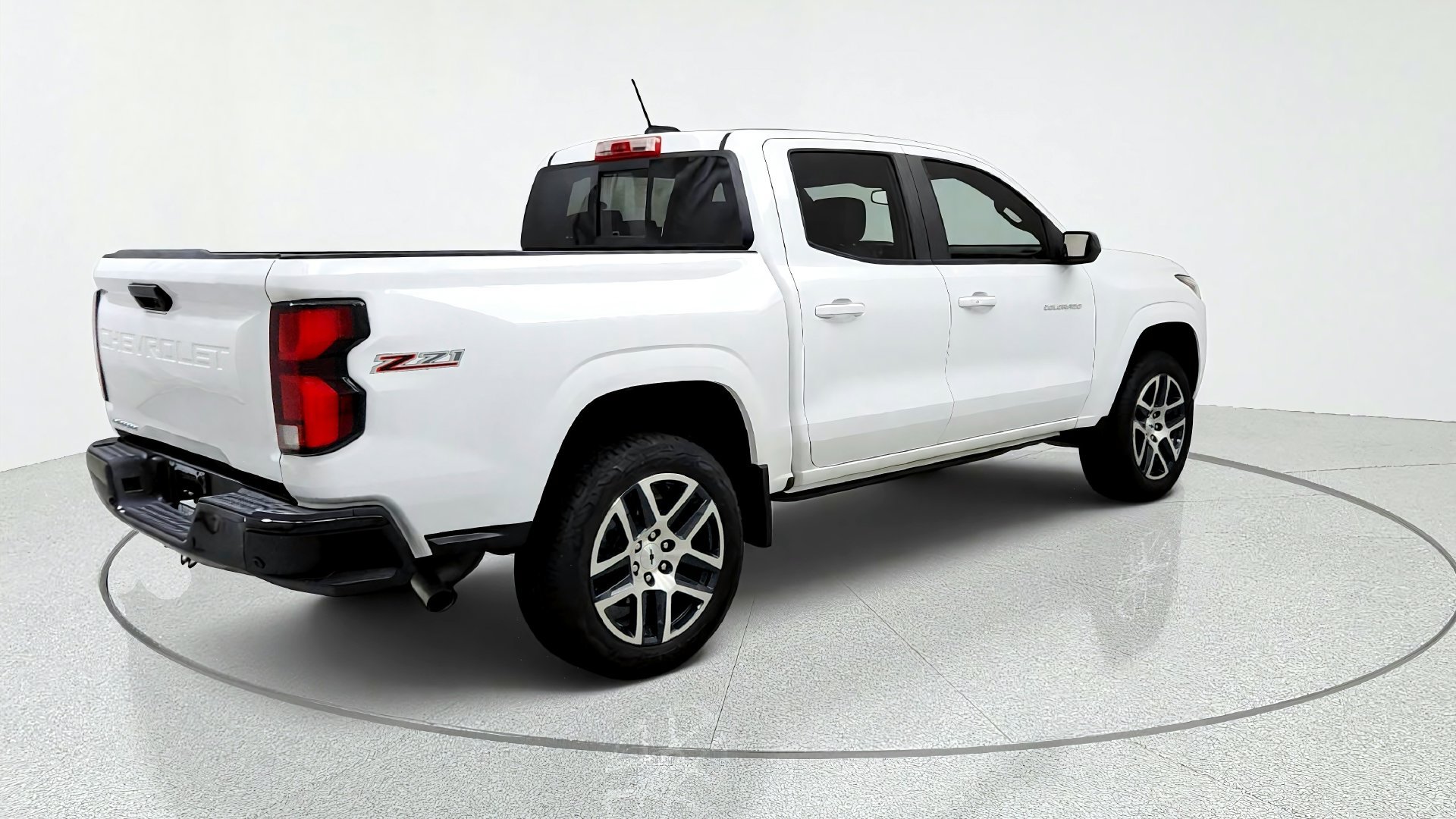 Used 2024 Chevrolet Colorado Z71 AWD/4WD image 5