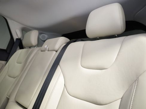 Used 2017 Ford Edge Titanium w/ Technology Package image 20