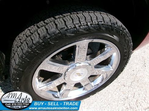 Used 2010 Cadillac Escalade Luxury AWD/4WD image 12