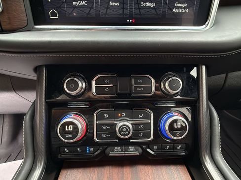 Used 2024 GMC Yukon XL Denali Ultimate AWD/4WD image 18