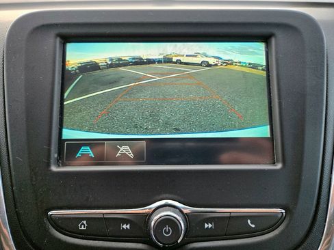 Used 2018 Chevrolet Equinox LT image 34