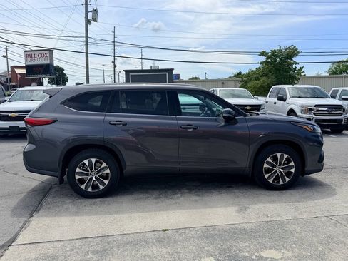 Used 2020 Toyota Highlander XLE FWD image 7