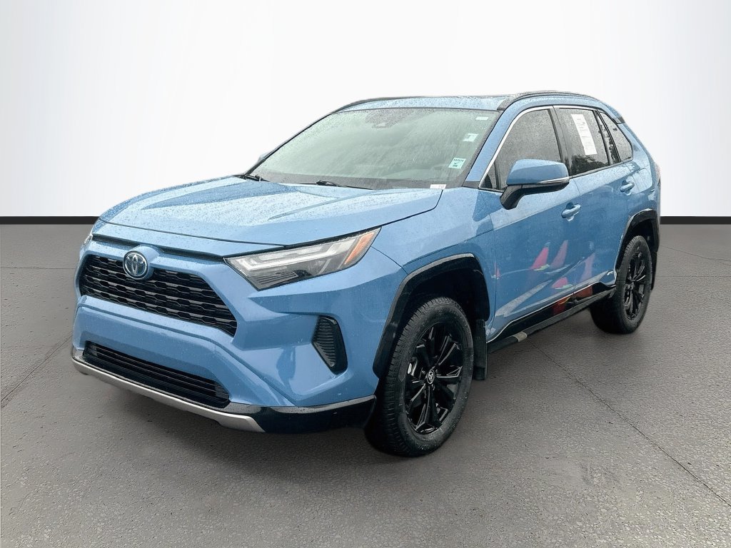 Used 2022 Toyota RAV4 SE w/ Convenience Package AWD/4WD image 3