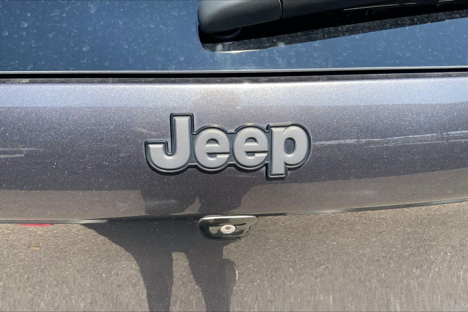 Used 2018 Jeep Cherokee Trailhawk w/ Comfort/Convenience Group AWD/4WD image 31
