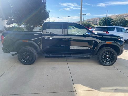 New 2025 GMC Canyon Denali w/ LPO, Denali Black Edition image 4