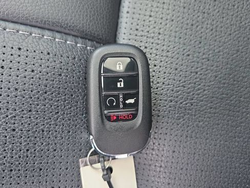 Used 2025 Honda Pilot Elite image 39