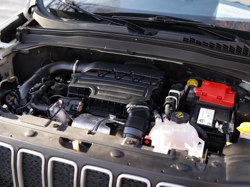 Used 2023 Jeep Renegade Latitude image 31